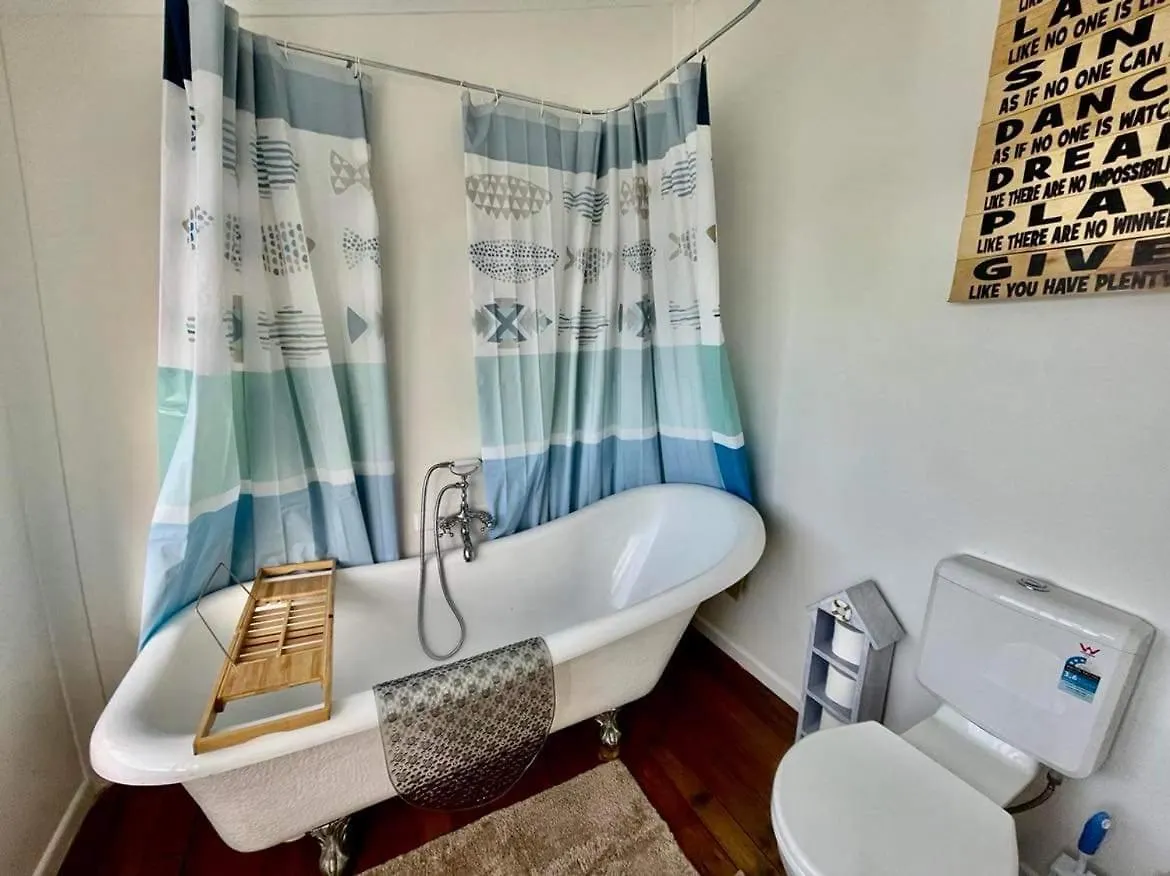 Cabin In The Dam Paddock, 10 Min To The Beach. Maroochy River Chalet
